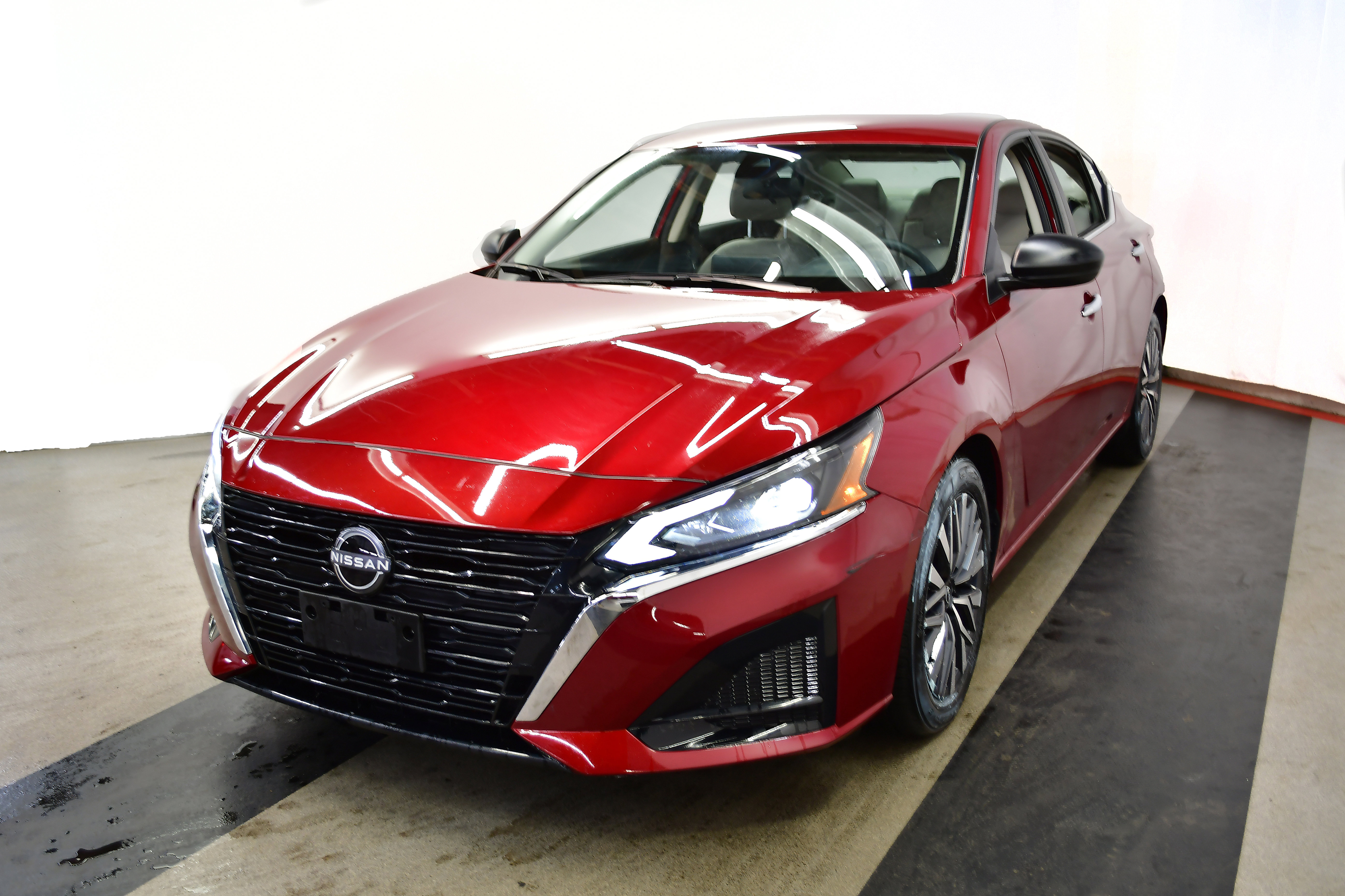 Used 2025 Nissan Altima 2.5 SV image 4