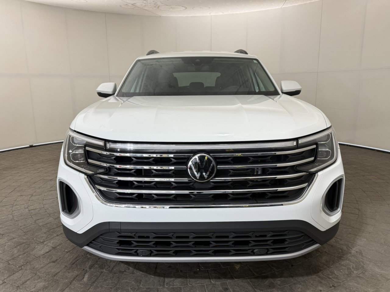 Used 2025 Volkswagen Atlas SE image 2