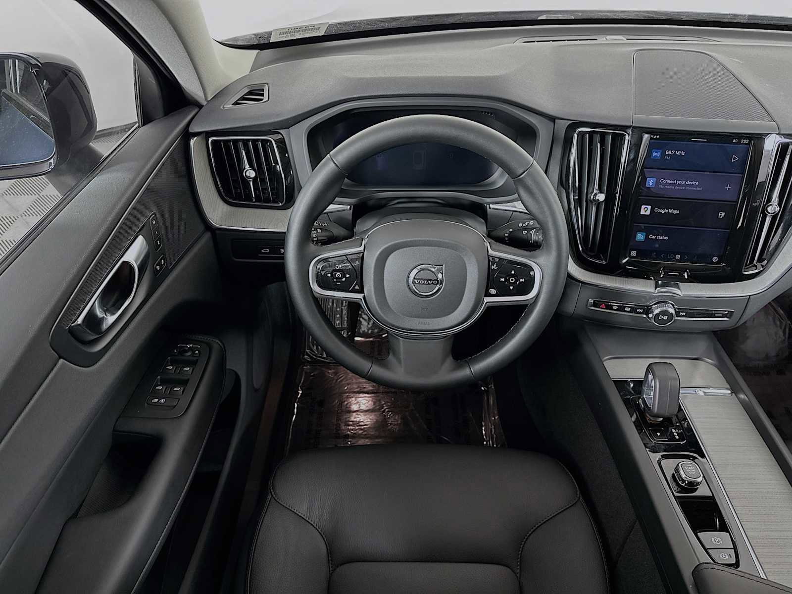 Certified 2025 Volvo XC60 T8 Plus w/ Protection Package Premier image 21