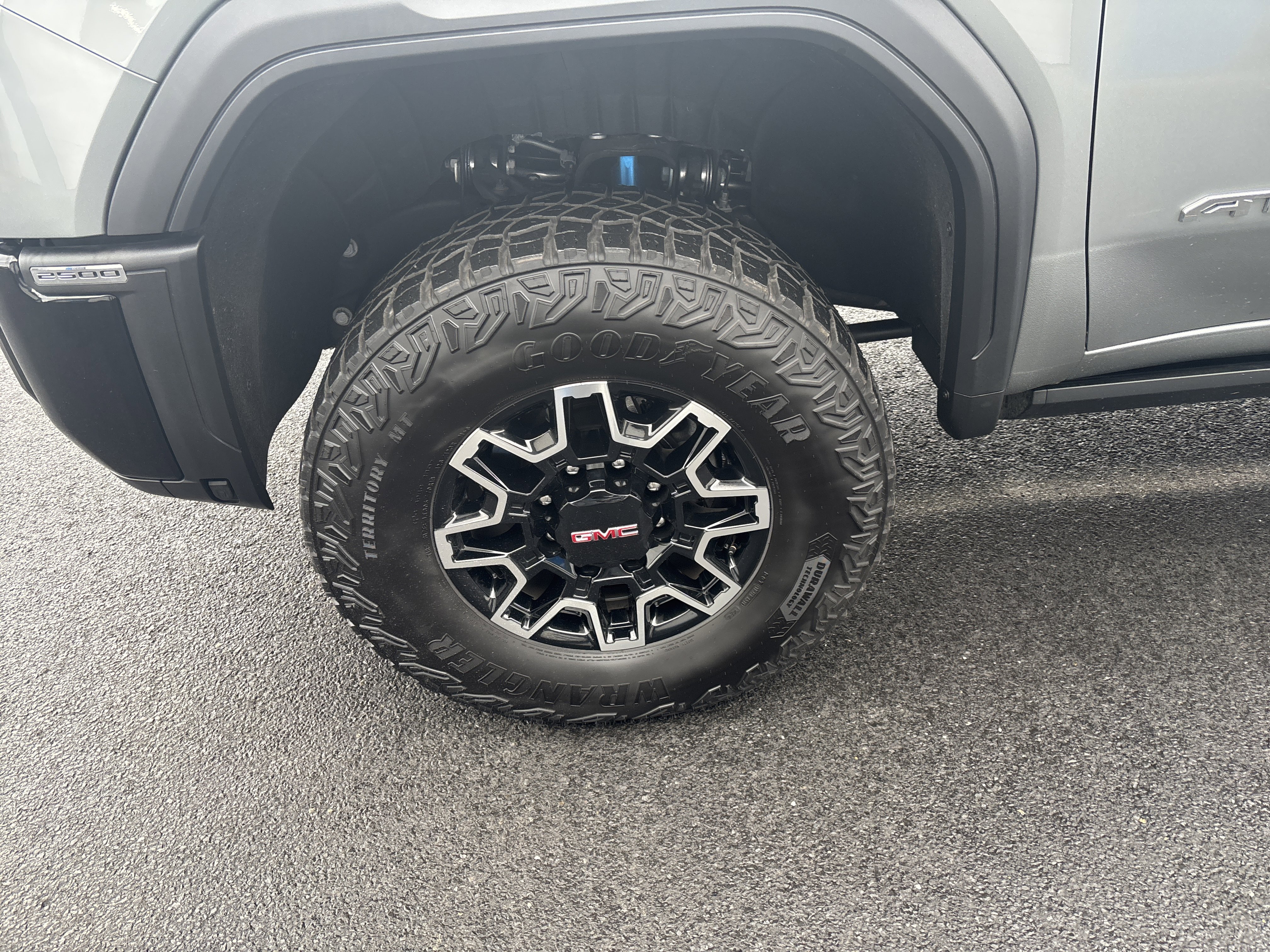 Used 2024 GMC Sierra 2500 AT4X image 11