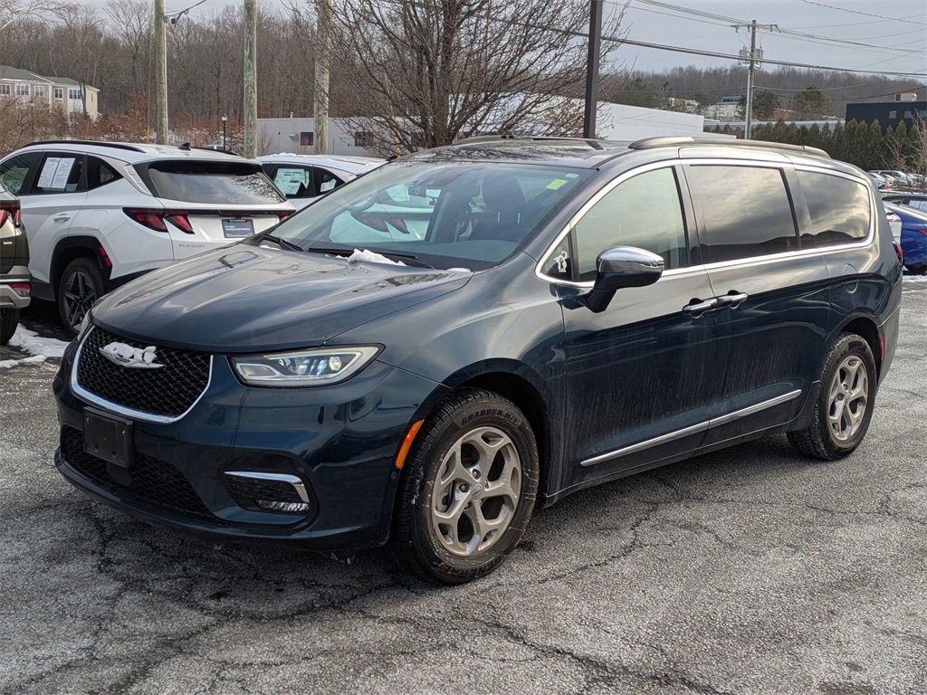 Used 2022 Chrysler Pacifica Limited w/ Uconnect Theater Family Group image 5