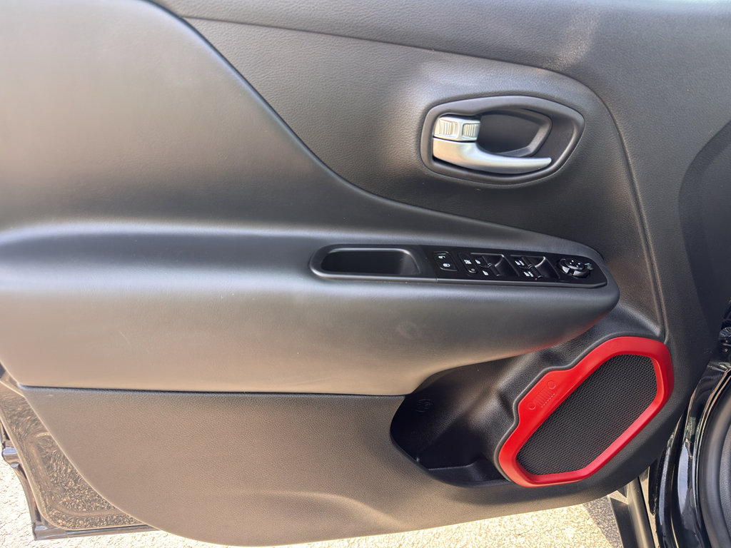 Used 2022 Jeep Renegade Trailhawk AWD/4WD image 13