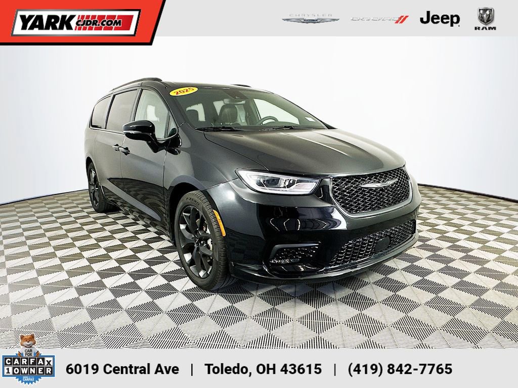 Used 2025 Chrysler Pacifica Limited FWD image 1