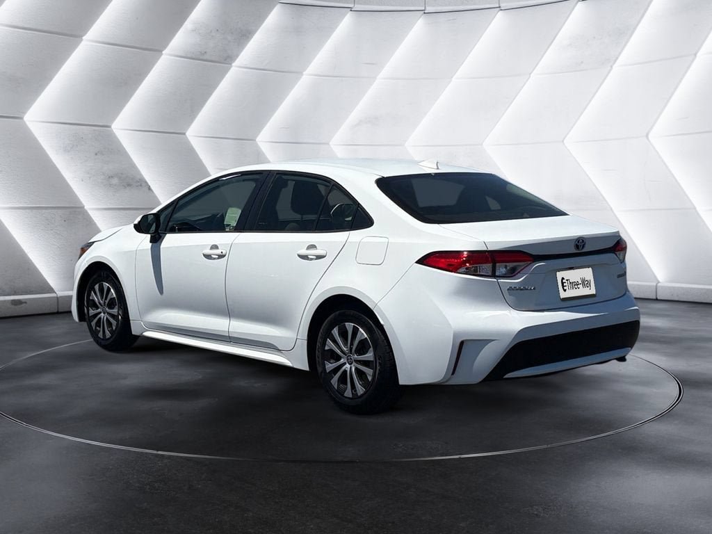 Used 2022 Toyota Corolla LE FWD image 3