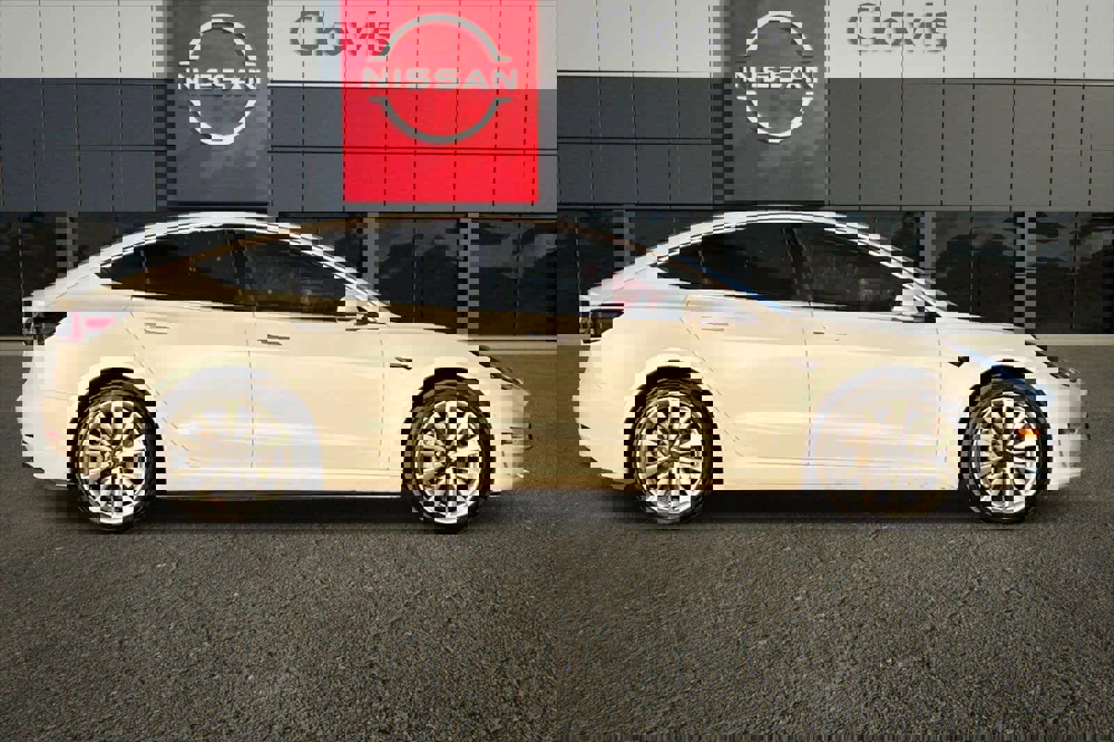 Used 2019 Tesla Model 3 Standard Range Plus image 9