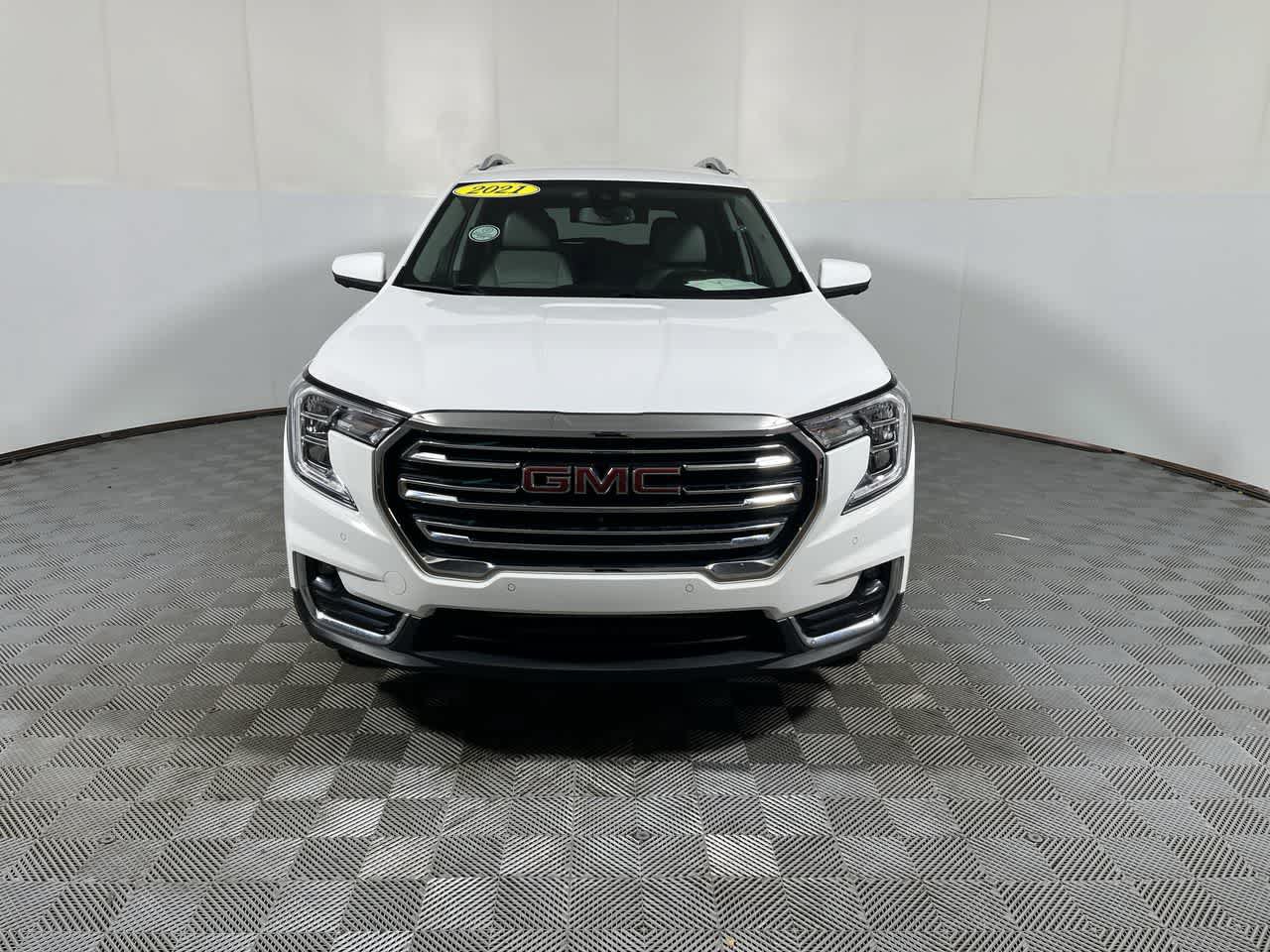 Used 2023 GMC Terrain SLT w/ Tech Package AWD/4WD image 3