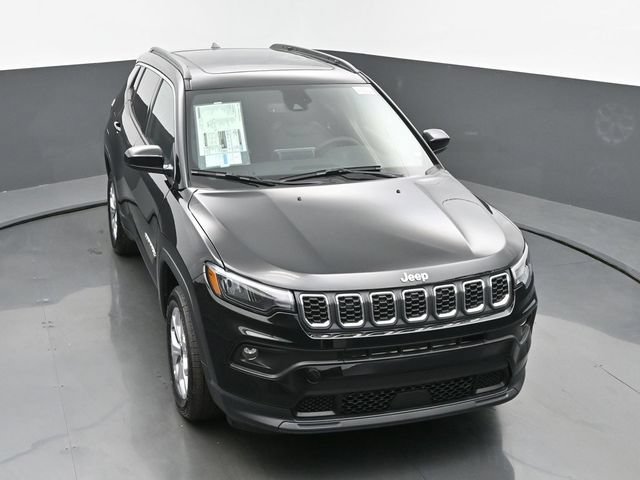 New 2025 Jeep Compass Latitude w/ Sun & Sound Group AWD/4WD image 45