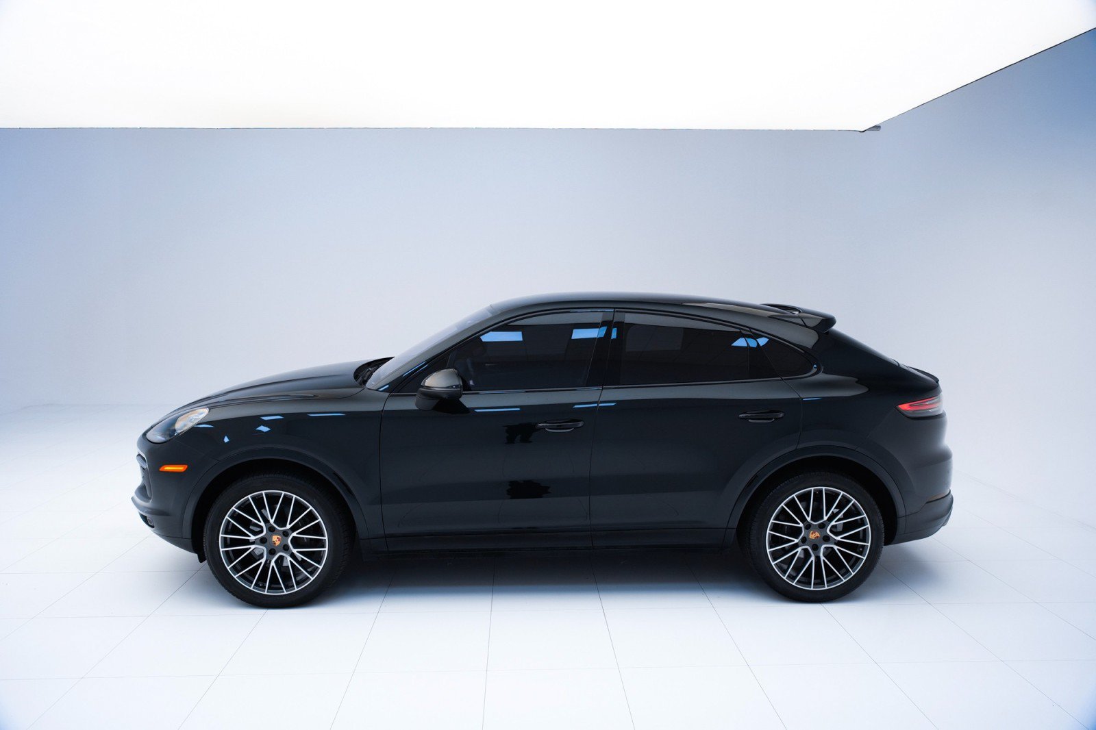 Certified 2020 Porsche Cayenne AWD/4WD image 2