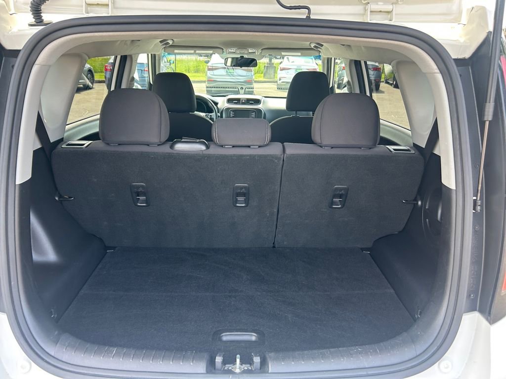 Used 2019 Kia Soul FWD image 23