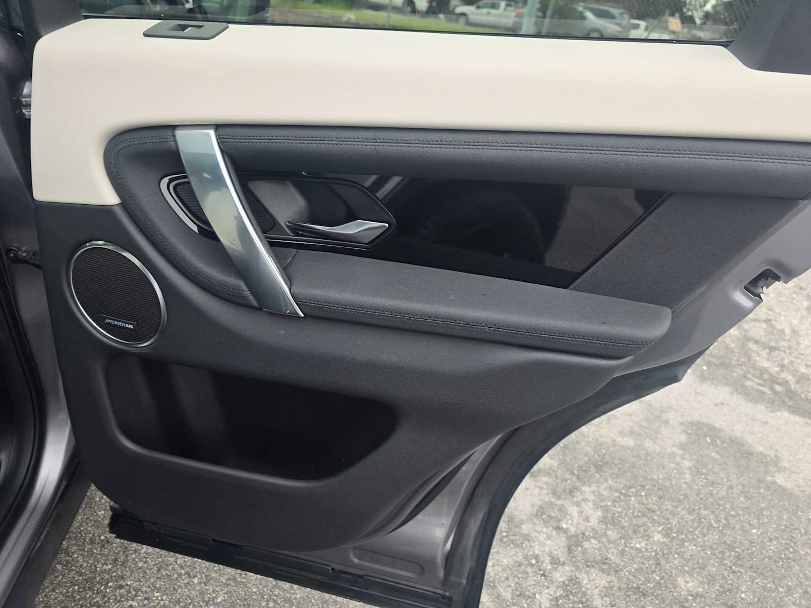 Used 2025 Land Rover Discovery Sport S image 13