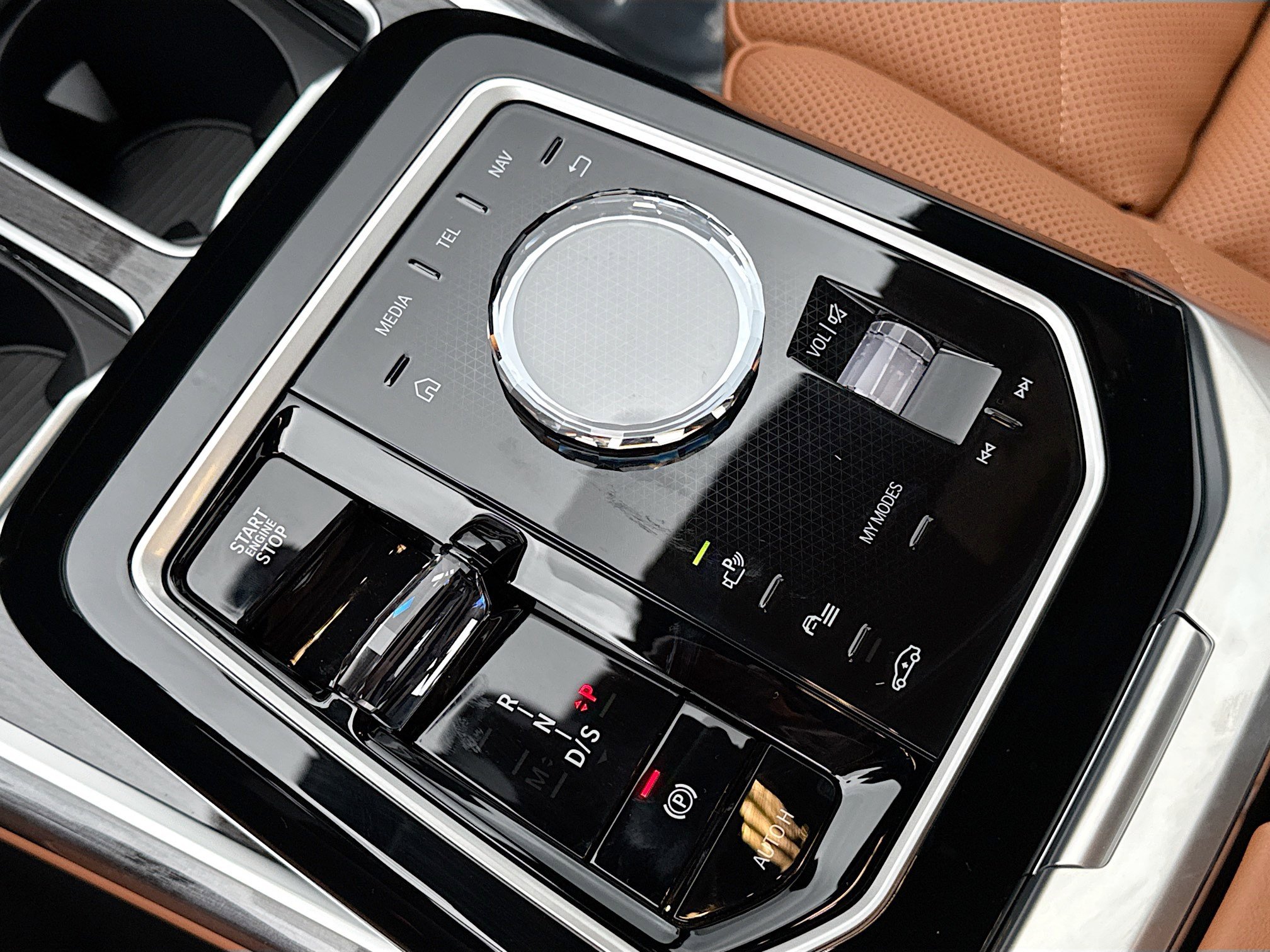 New 2026 BMW 740i xDrive w/ Premium Package image 28