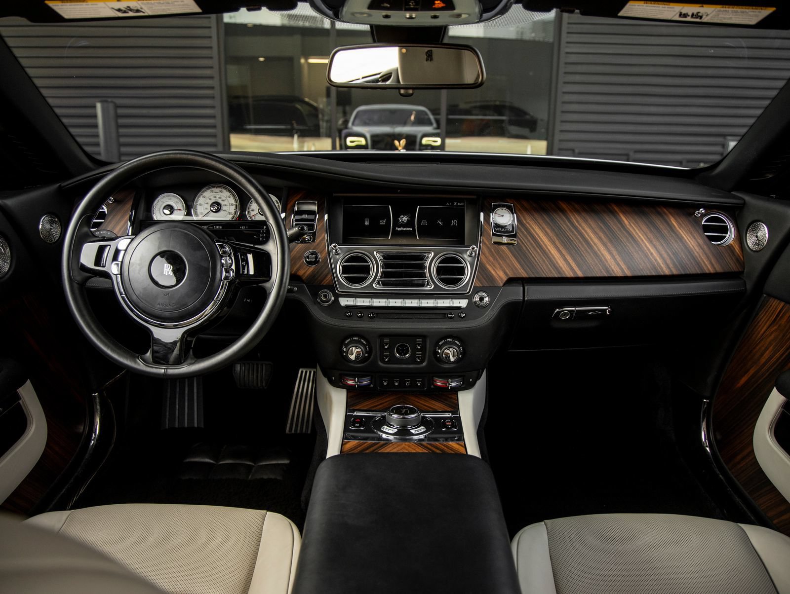 Used 2019 Rolls-Royce Wraith RWD image 4