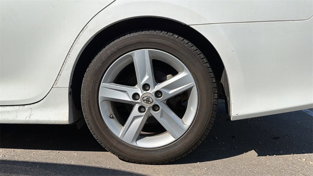Used 2013 Toyota Camry SE image 12