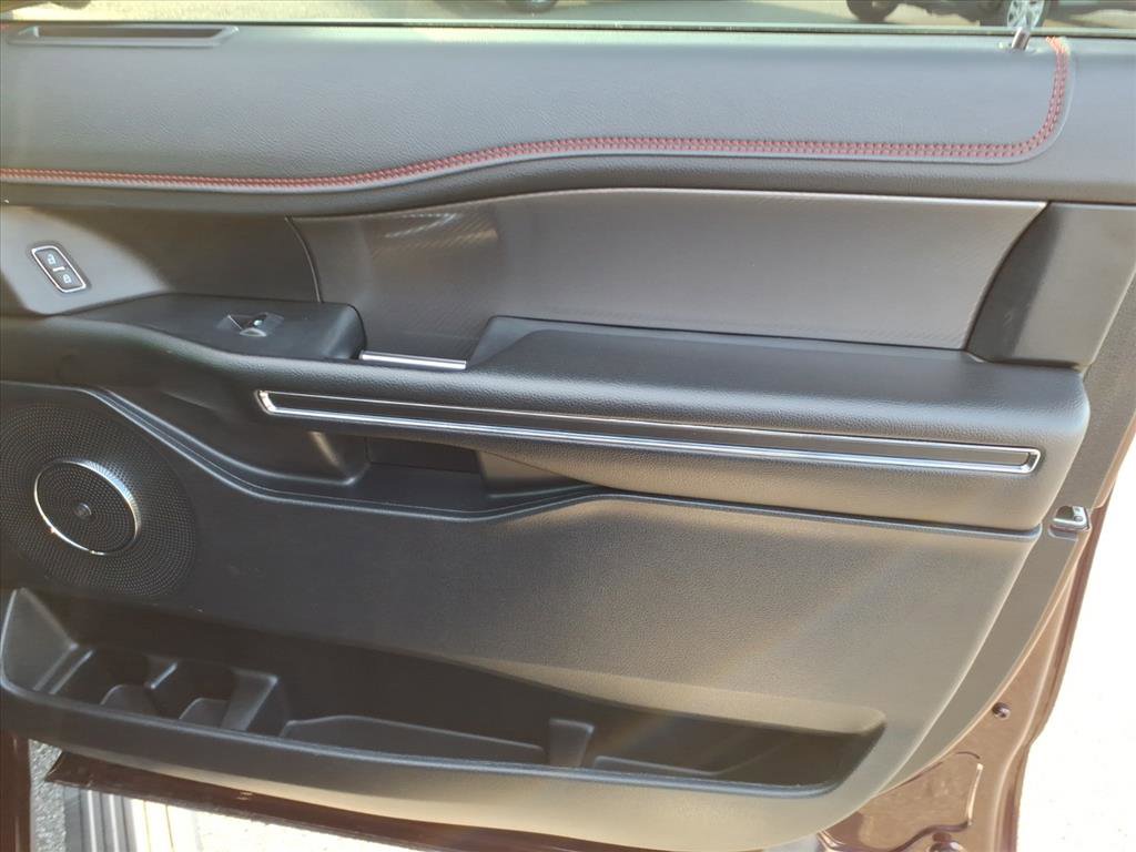 Used 2021 Ford Expedition Limited image 16
