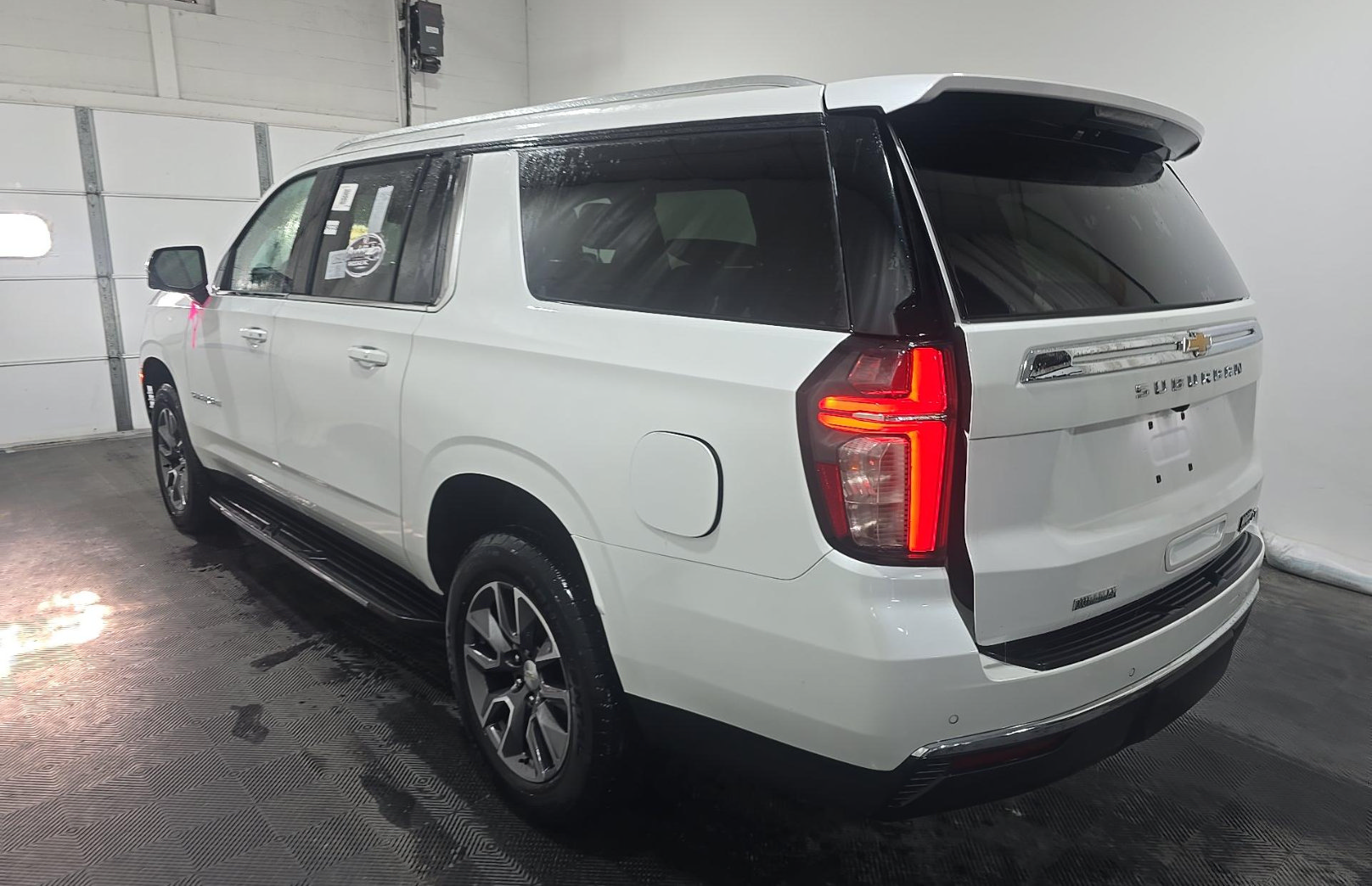 Used 2023 Chevrolet Suburban LT w/ Luxury Package AWD/4WD image 6