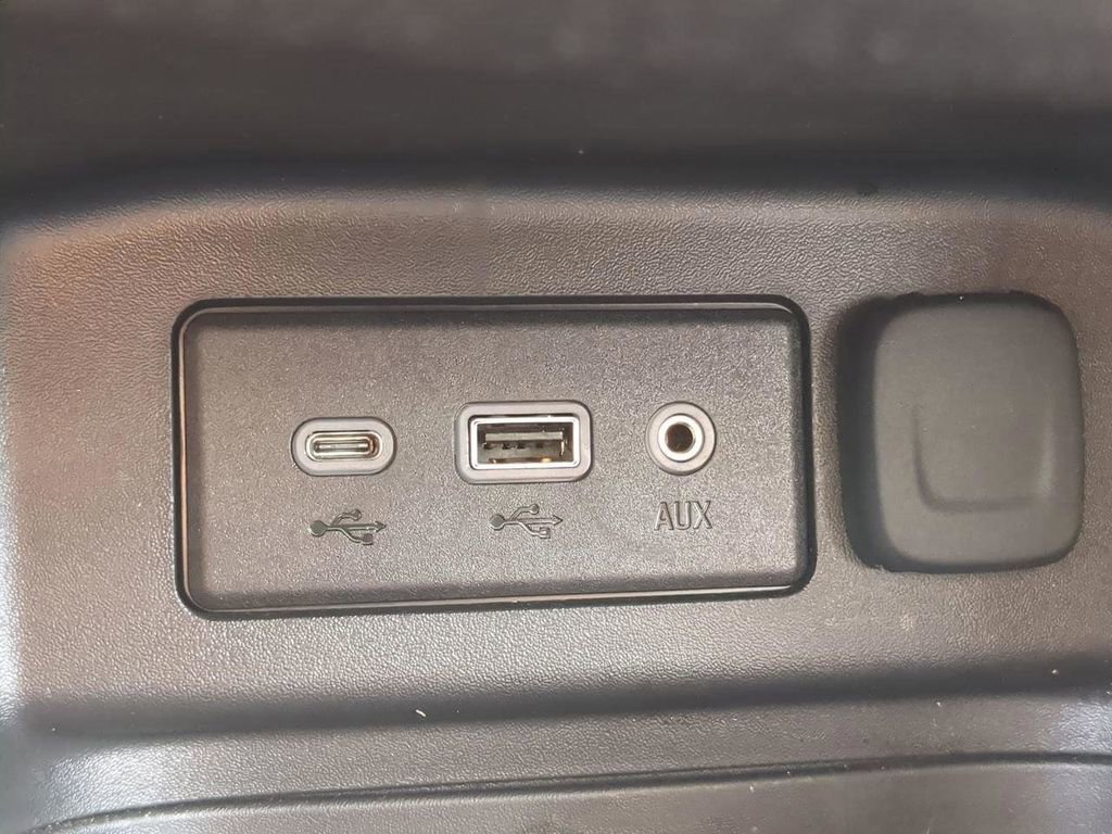 Used 2024 Chevrolet Equinox RS FWD image 21