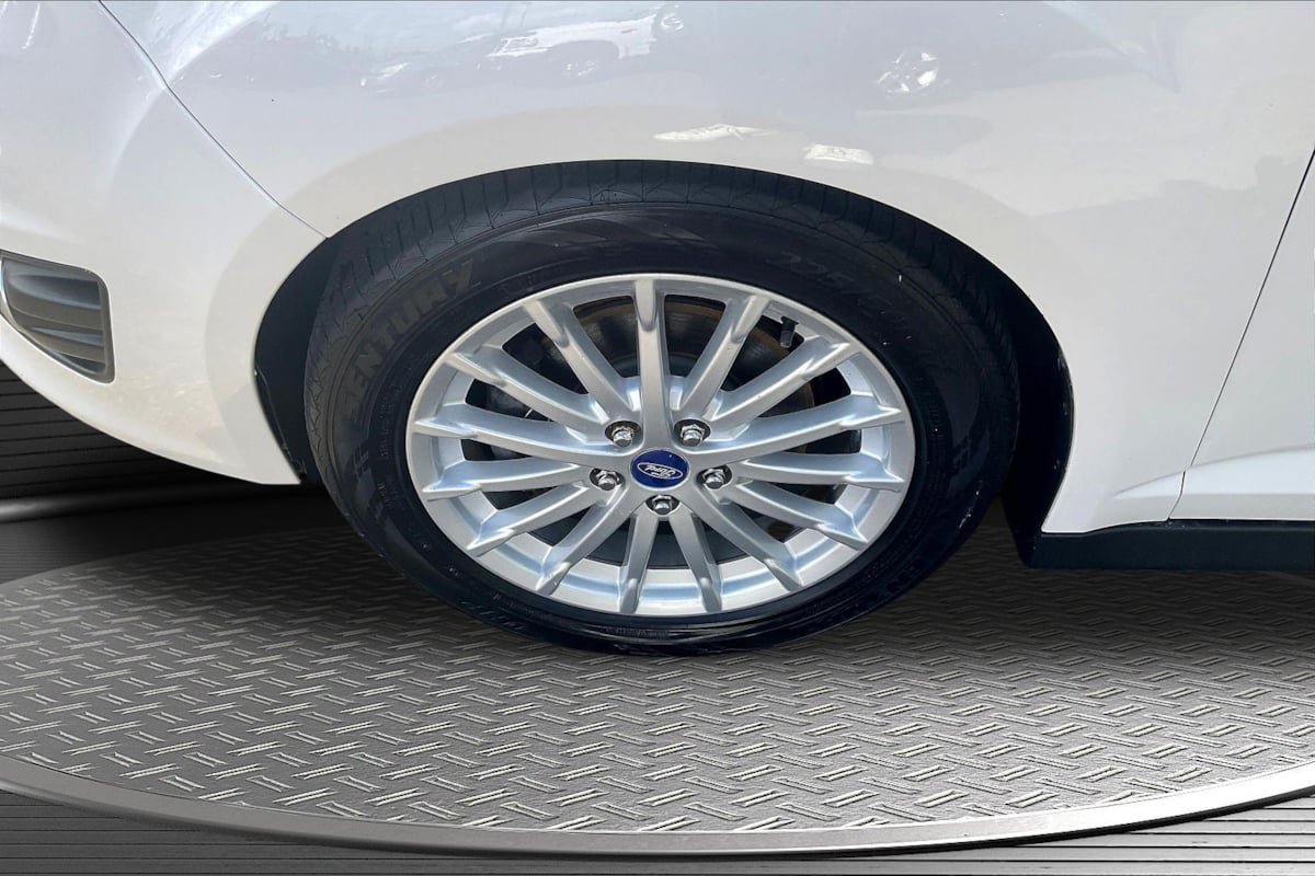 Used 2013 Ford C-MAX Energi FWD image 32