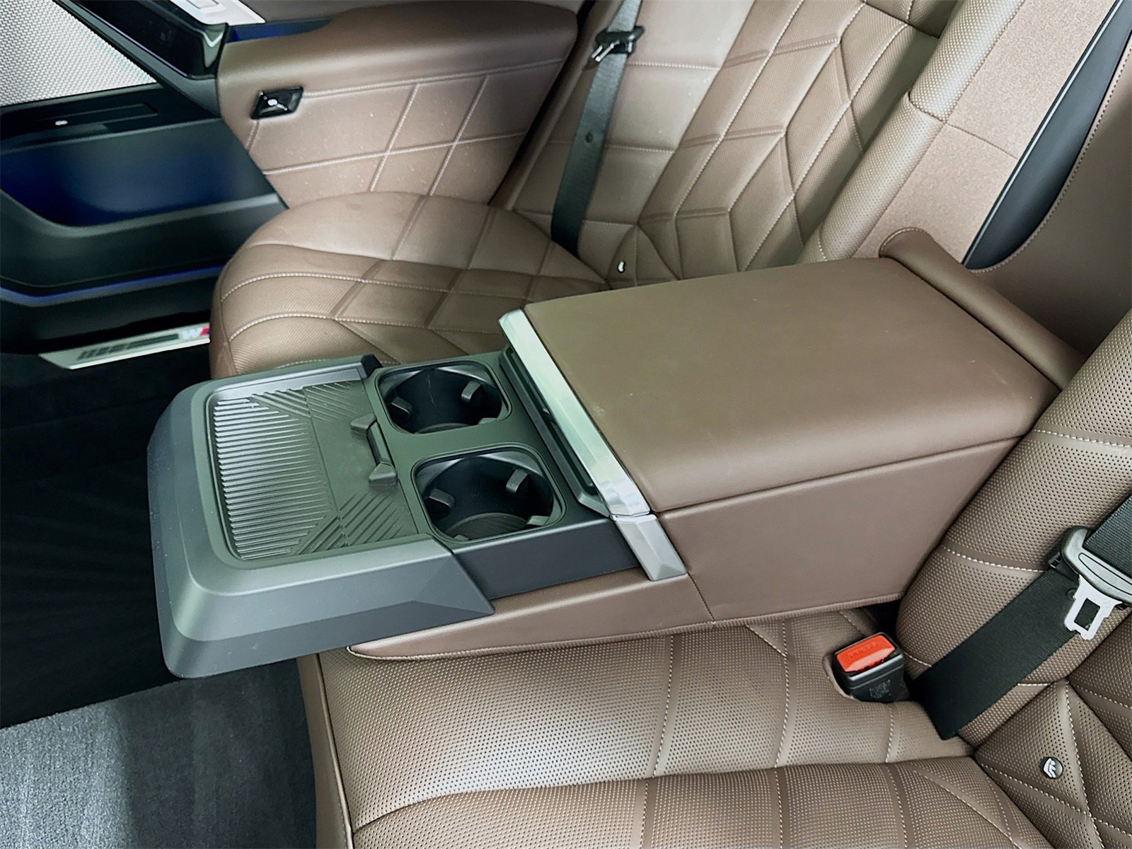 Used 2025 BMW 760i xDrive w/ Executive Package image 25