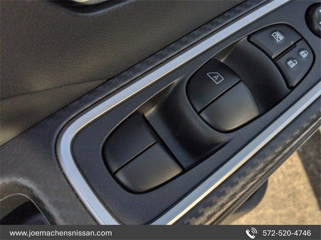 New 2025 Nissan Versa SR w/ Trunk Package image 18