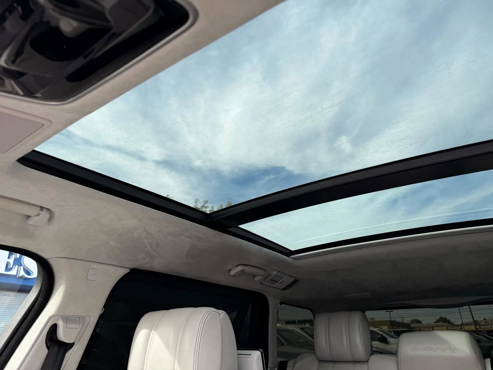 Used 2017 Land Rover Range Rover Long Wheelbase Autobiography image 19