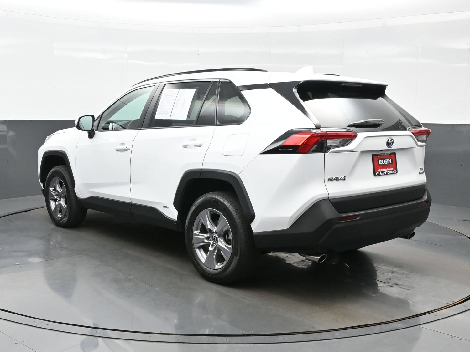 Used 2022 Toyota RAV4 XLE AWD/4WD image 4