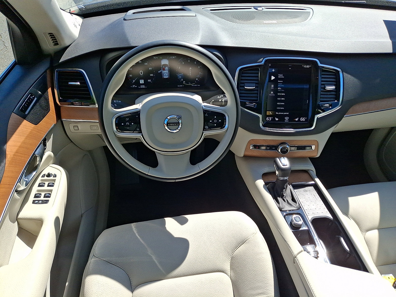 Used 2022 Volvo XC90 T6 Momentum w/ Advanced Package AWD/4WD image 11
