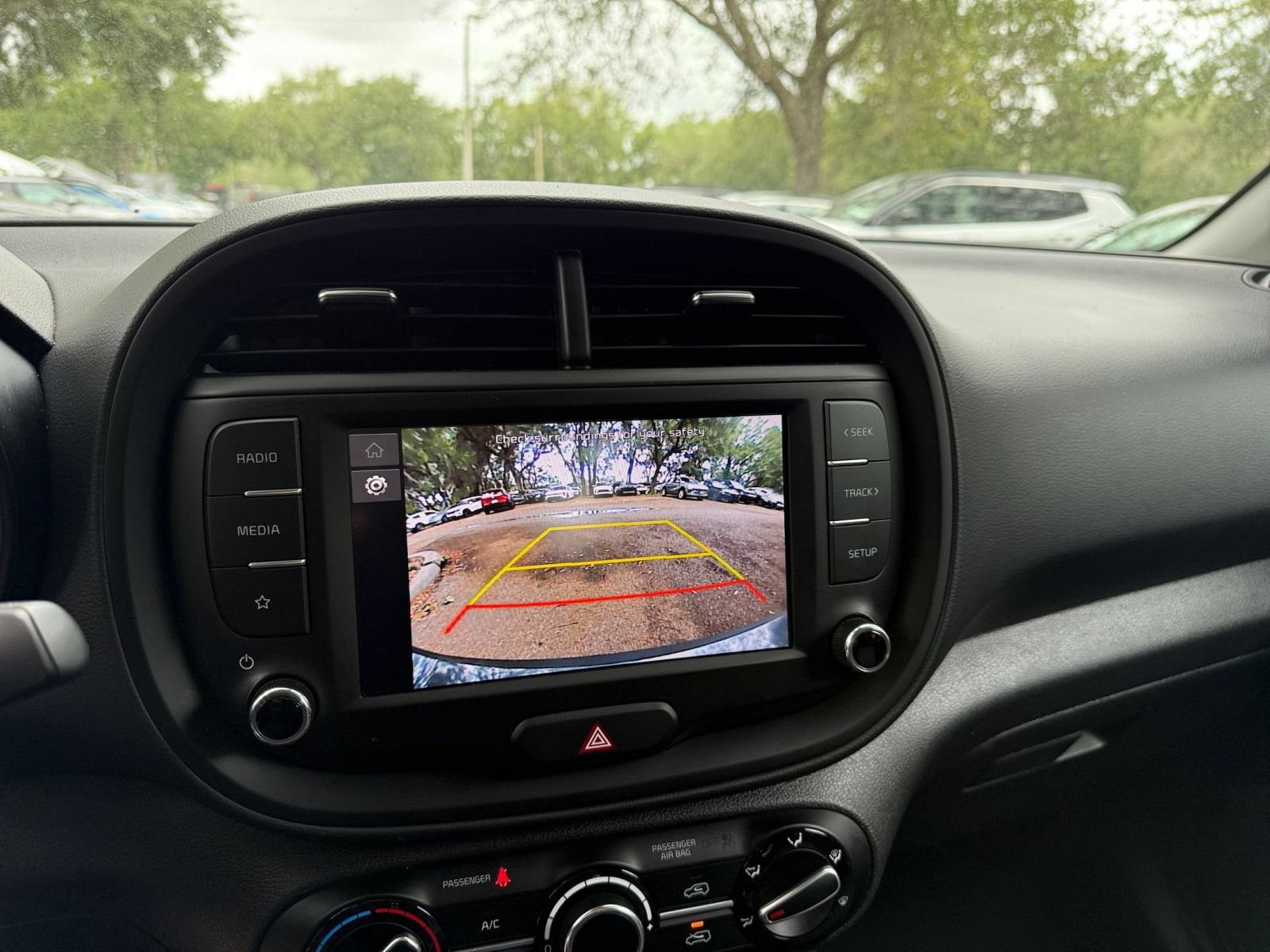 Used 2025 Kia Soul LX w/ LX Technology Package FWD image 22