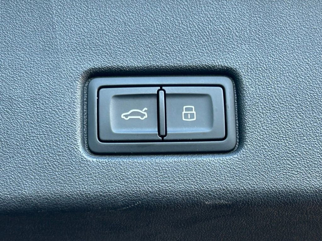 Used 2023 Audi Q4 e-tron Premium Plus w/ Premium Plus image 56