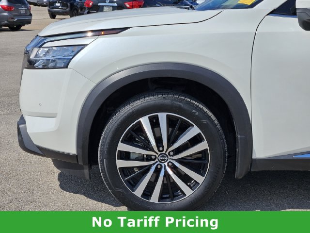 Used 2024 Nissan Pathfinder Platinum w/ Cargo Package FWD image 7