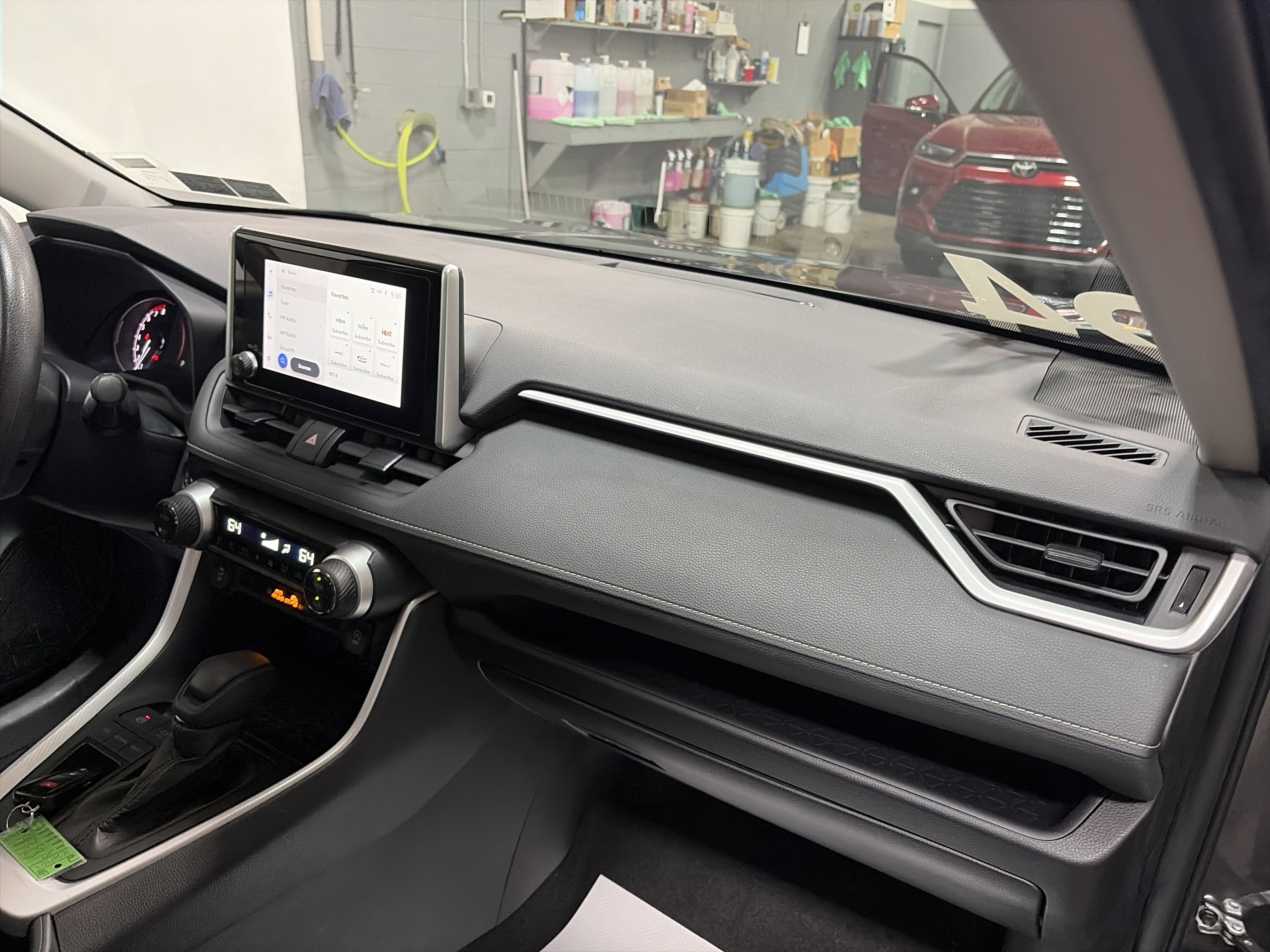 Used 2024 Toyota RAV4 XLE FWD image 30