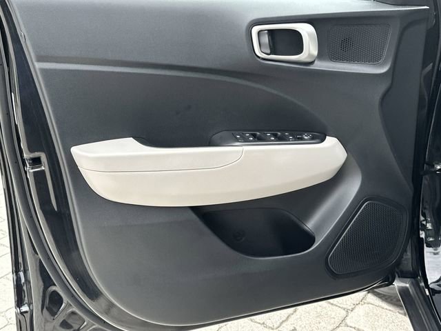 Used 2025 Hyundai Venue SEL FWD image 22