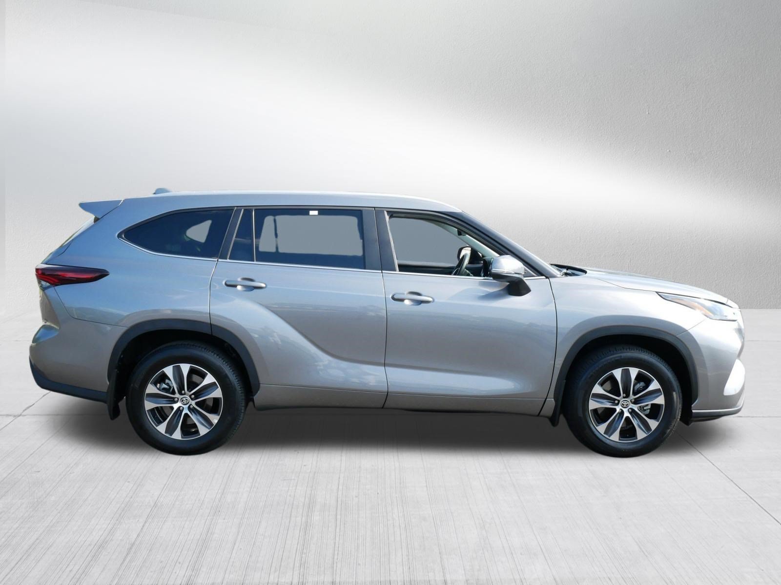 Certified 2026 Toyota Highlander XLE AWD/4WD image 8