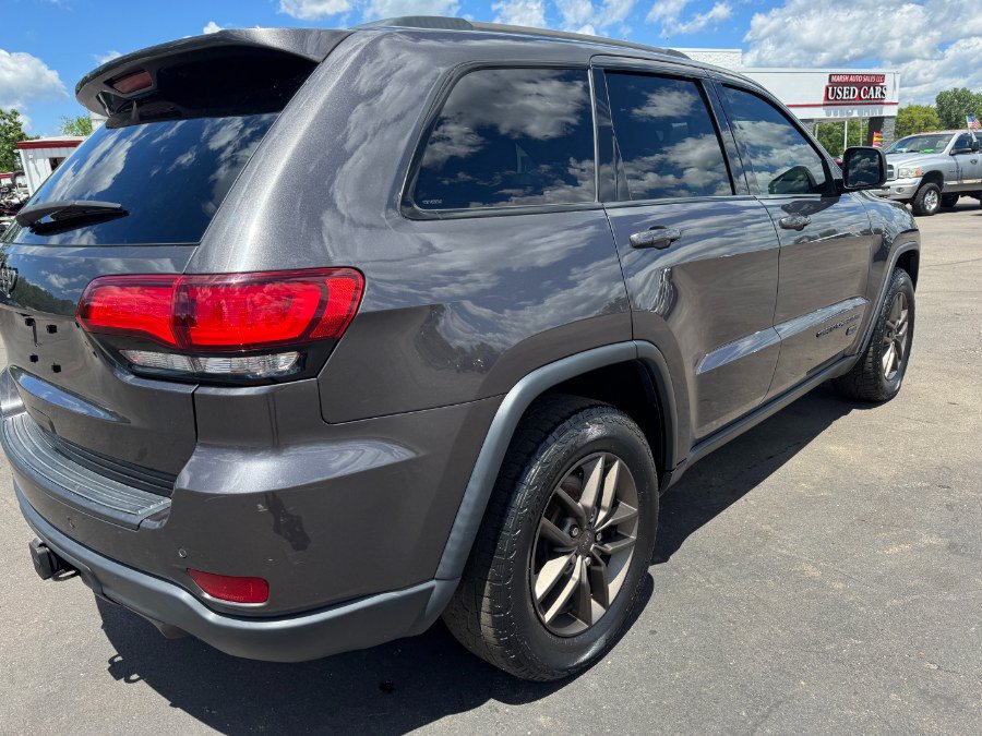 Used 2017 Jeep Grand Cherokee Laredo 75th Anniversary AWD/4WD image 11