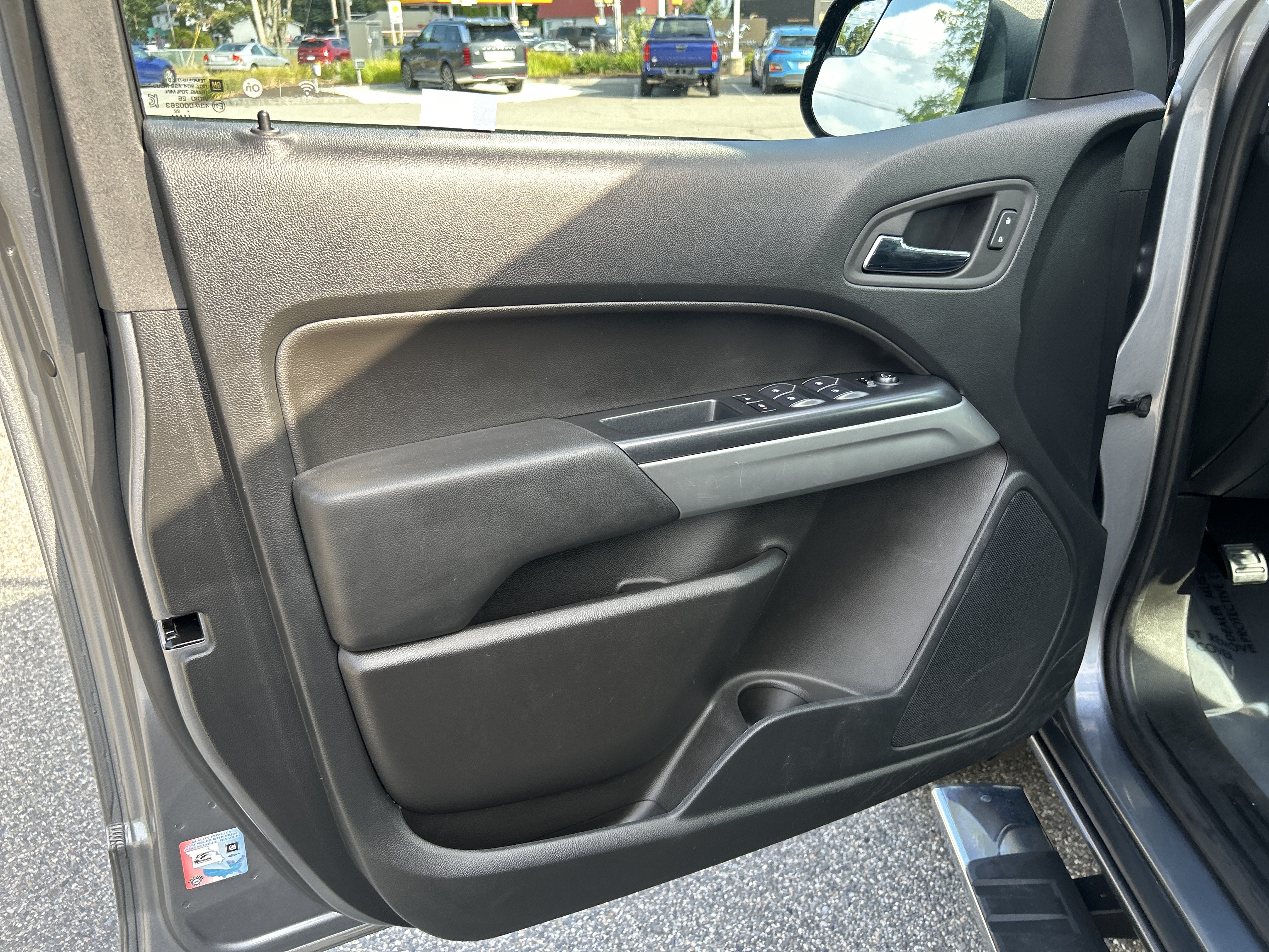 Used 2022 Chevrolet Colorado LT AWD/4WD image 15