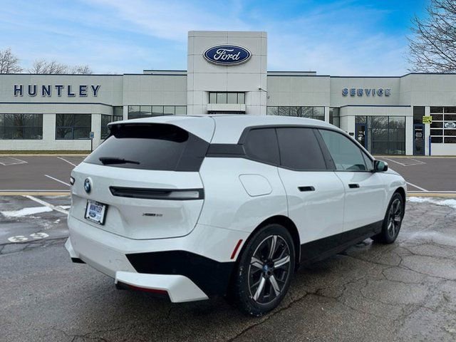 Used 2023 BMW iX xDrive50 w/ Premium Package image 4