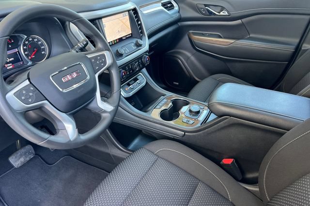 Used 2023 GMC Acadia SLE w/ Driver Convenience Package FWD image 10