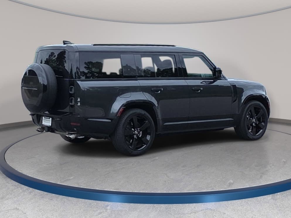 Used 2025 Land Rover Defender 130 V8 AWD/4WD image 5