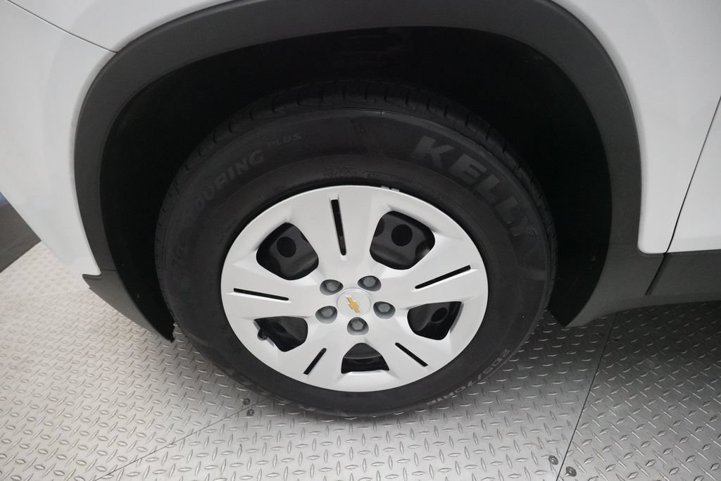 Used 2017 Chevrolet Trax LS FWD image 25