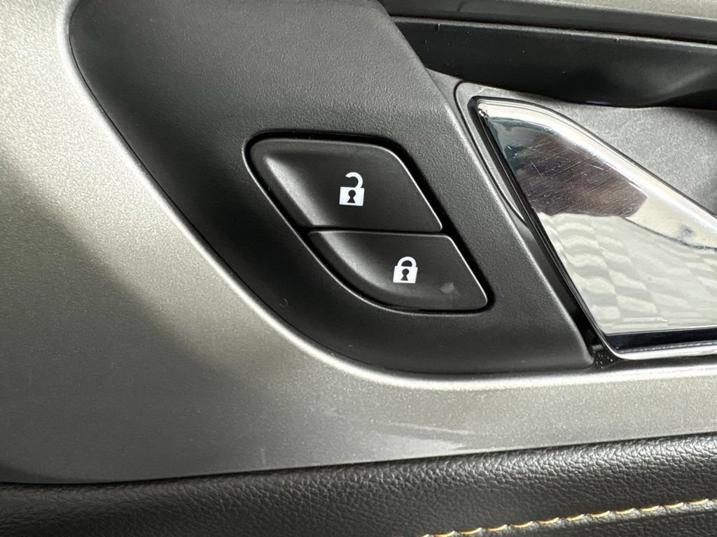 Used 2020 Chevrolet Traverse LT w/ LPO, Floor Liner Package AWD/4WD image 36
