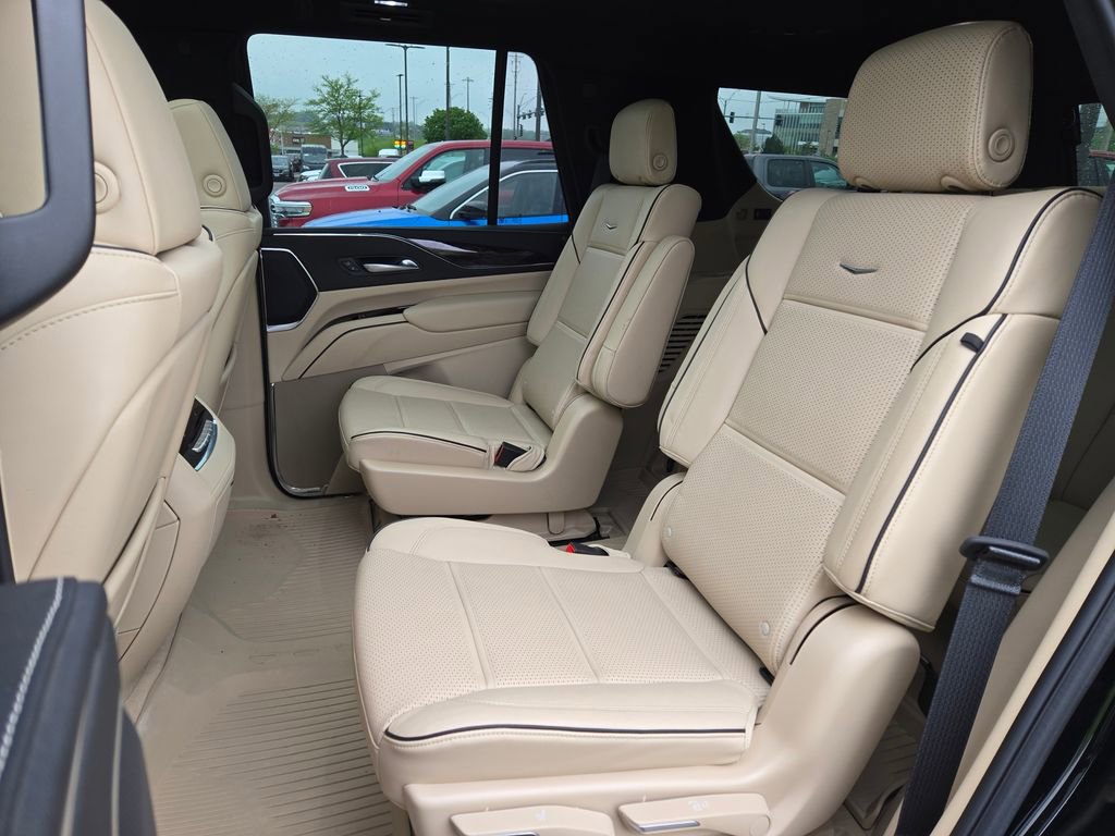 Used 2023 Cadillac Escalade Premium Luxury AWD/4WD image 31