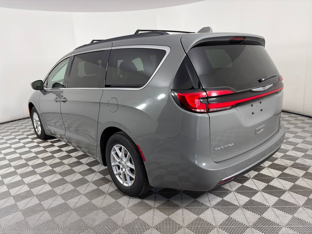 Used 2022 Chrysler Pacifica Touring-L FWD image 5