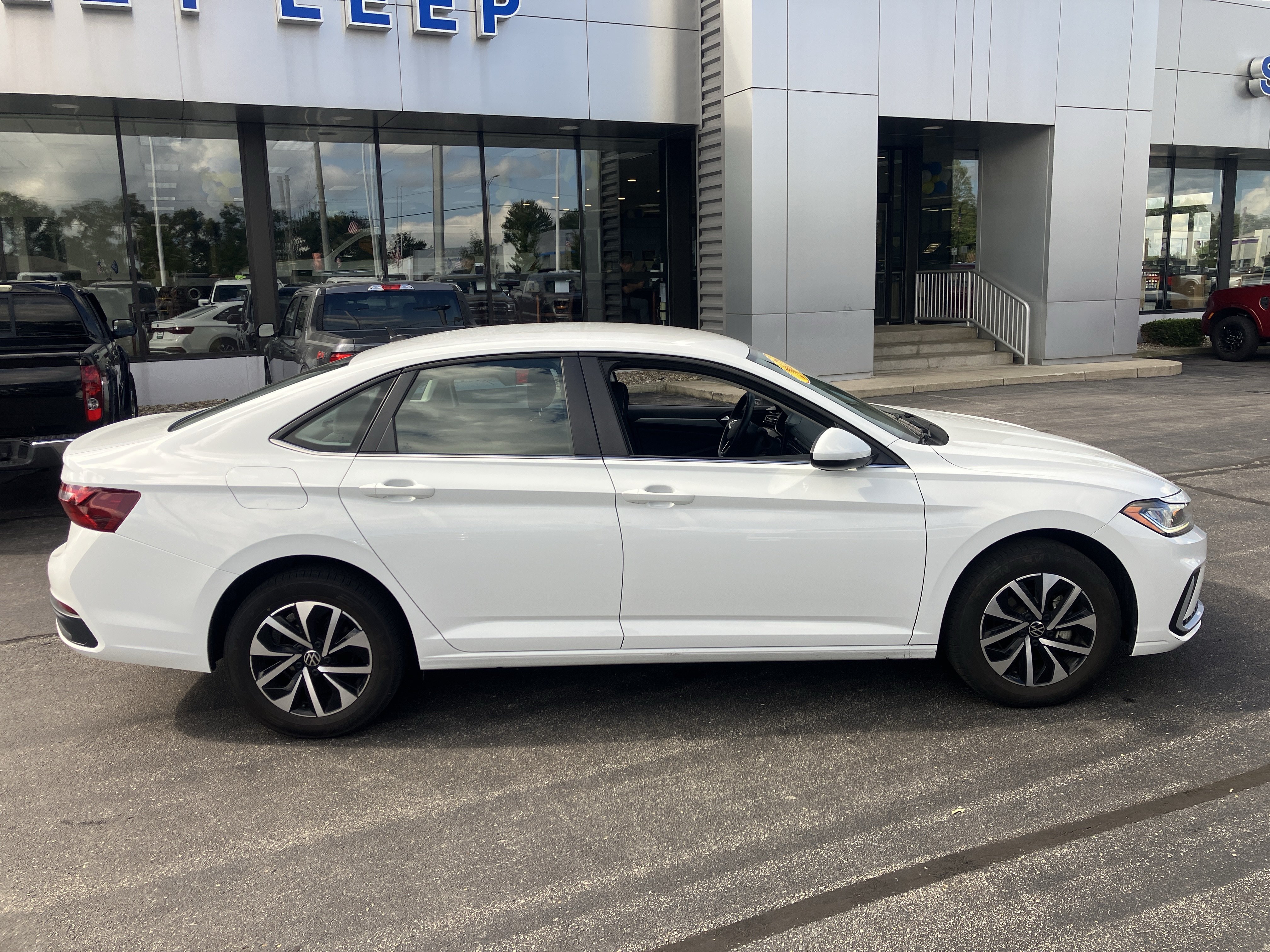 Used 2025 Volkswagen Jetta S FWD image 9