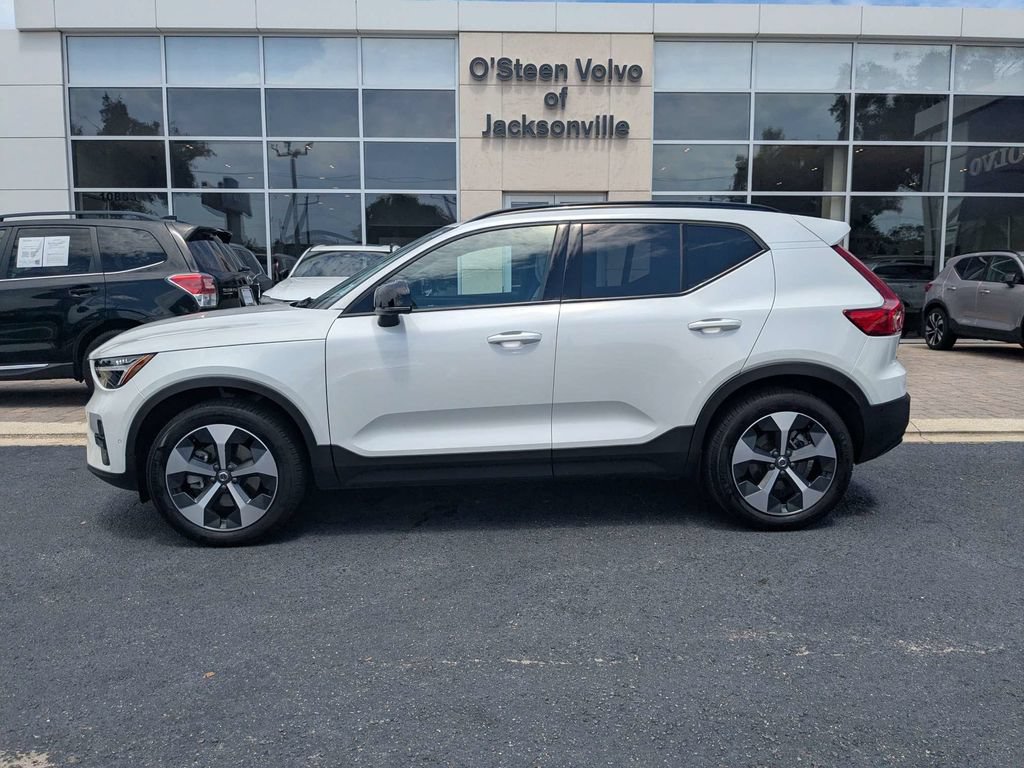 Certified 2026 Volvo XC40 B4 Plus w/ Protection Package Premier FWD image 3