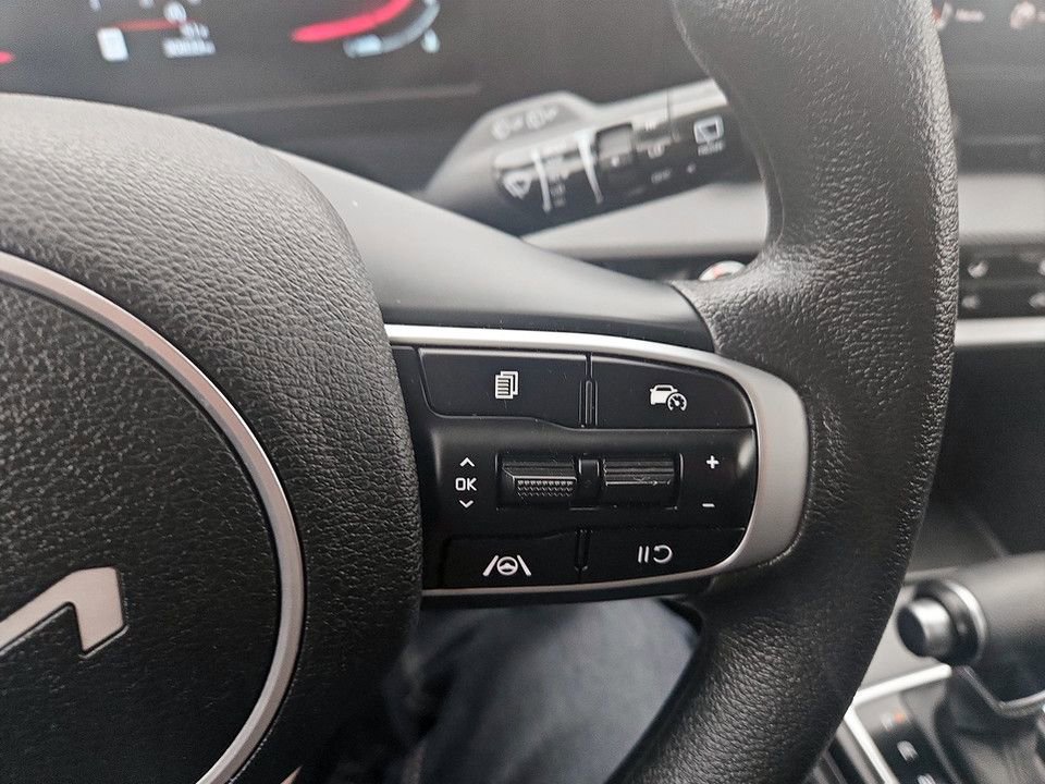 Used 2025 Kia Sportage LX image 16
