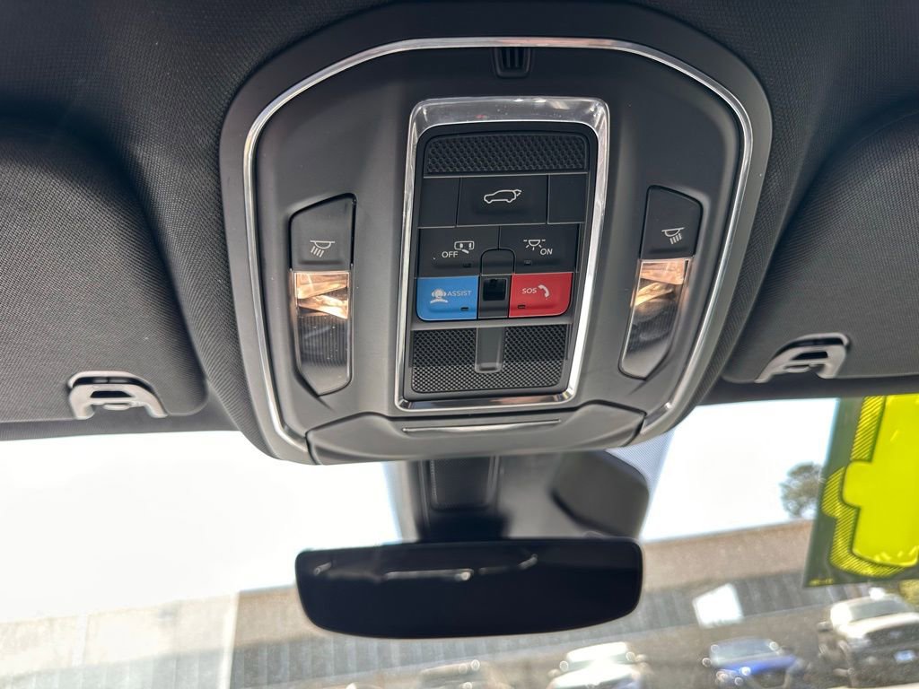 Used 2024 Jeep Wagoneer L 4WD image 38