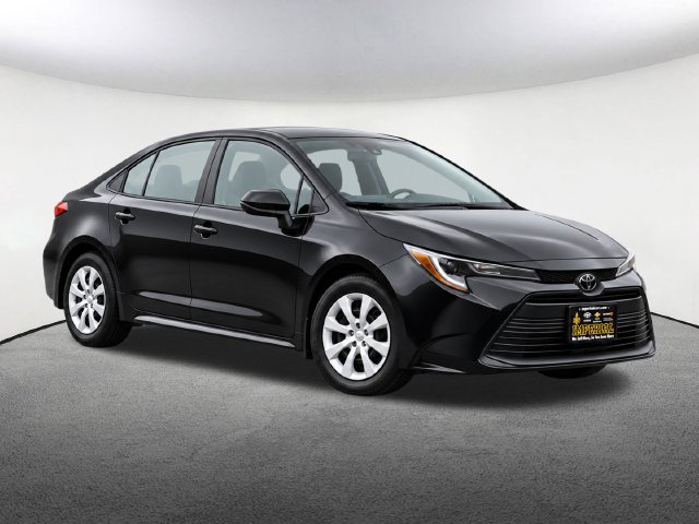 Used 2025 Toyota Corolla LE FWD image 2