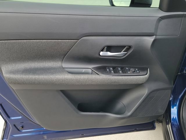 Used 2025 Nissan Kicks SV AWD/4WD image 9
