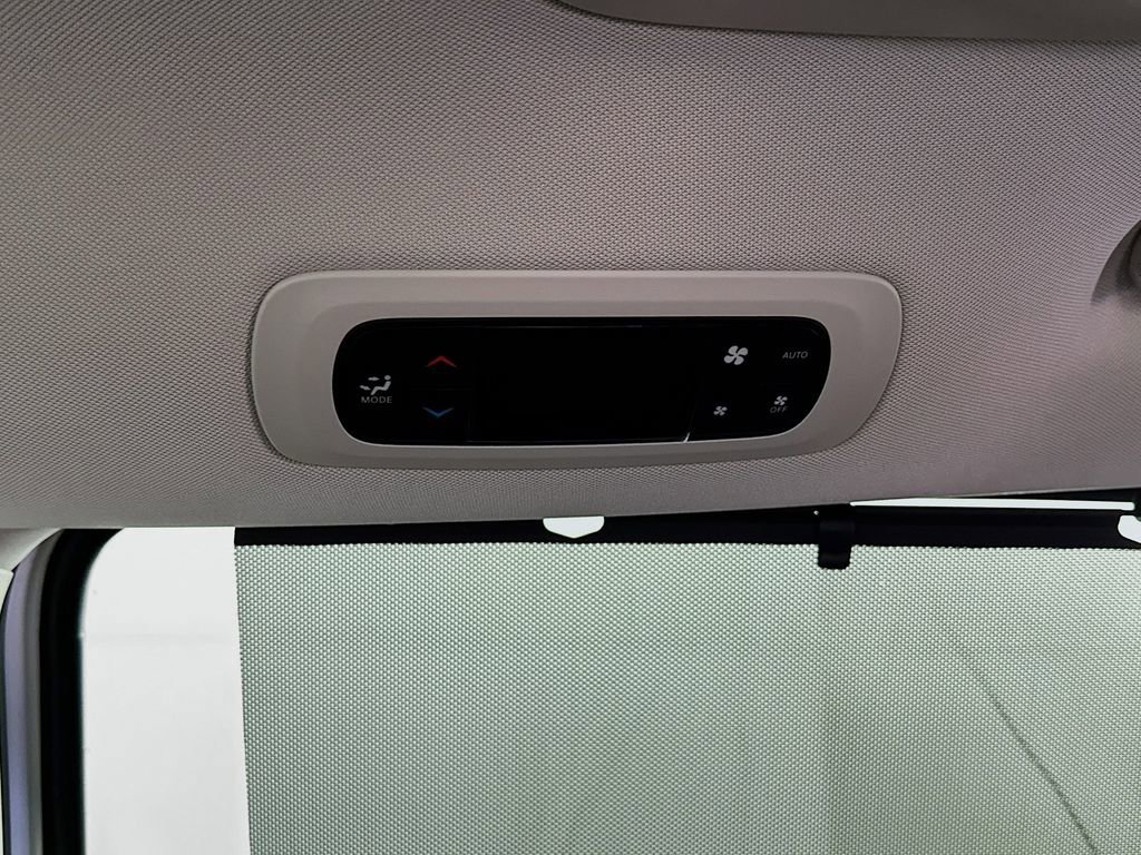 Used 2023 Chrysler Pacifica Touring-L image 35