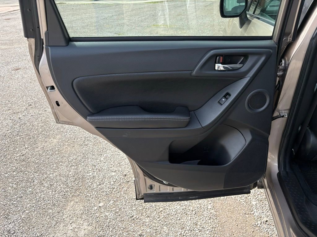 Used 2016 Subaru Forester 2.5i Limited image 11