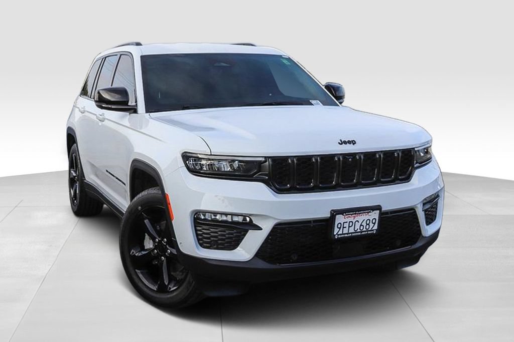 Used 2023 Jeep Grand Cherokee Limited w/ Luxury Tech Group II AWD/4WD image 2